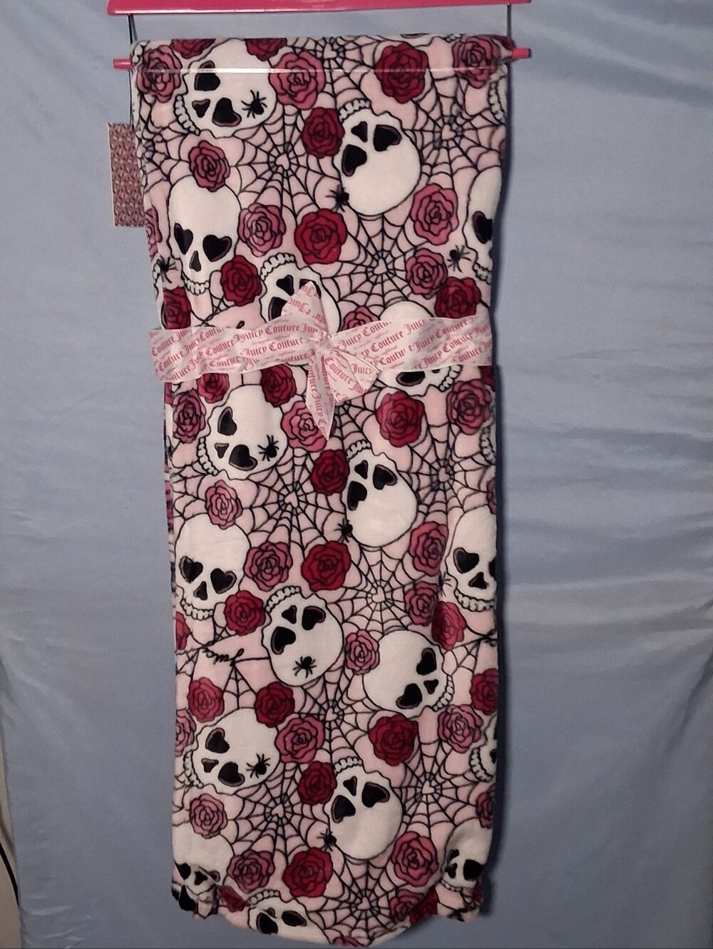 NWT Juicy Couture Halloween Skulls & Roses Pink Plush Throw Blanket 50x70